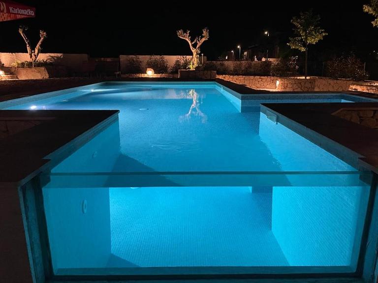 Vacation House Lavanda NEW! Heated pool - B&B Zadvarje