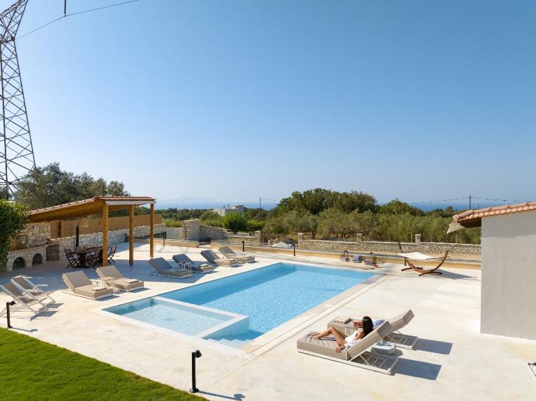 MaYa Villa, Heated Pool Estate near Rethymno and all amenities! - B&B Atsipópoulo