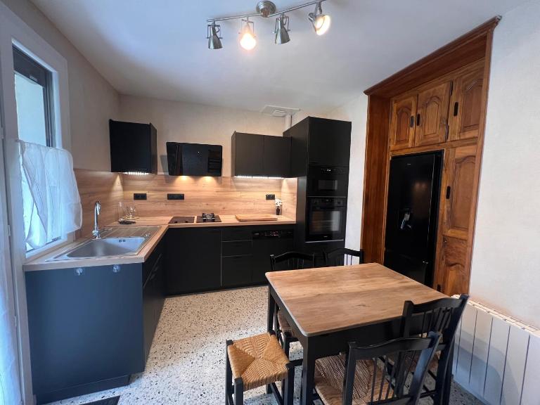 Appartement calme avec jardin dans maison - B&B Le Poët