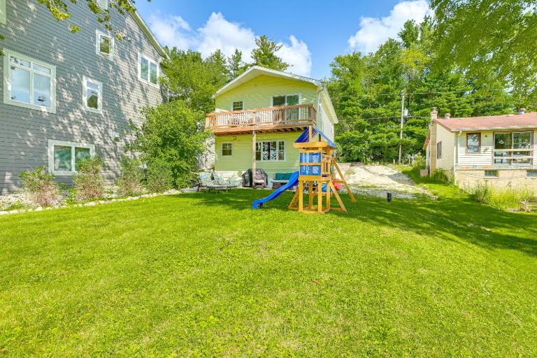 Spacious Getaway w/ Boat Dock in East Troy! - Bed and Breakfast Mukwonago