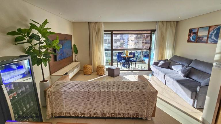 Belo Apto - Praia Asturias - AC e Garagem - B&B Guarujá