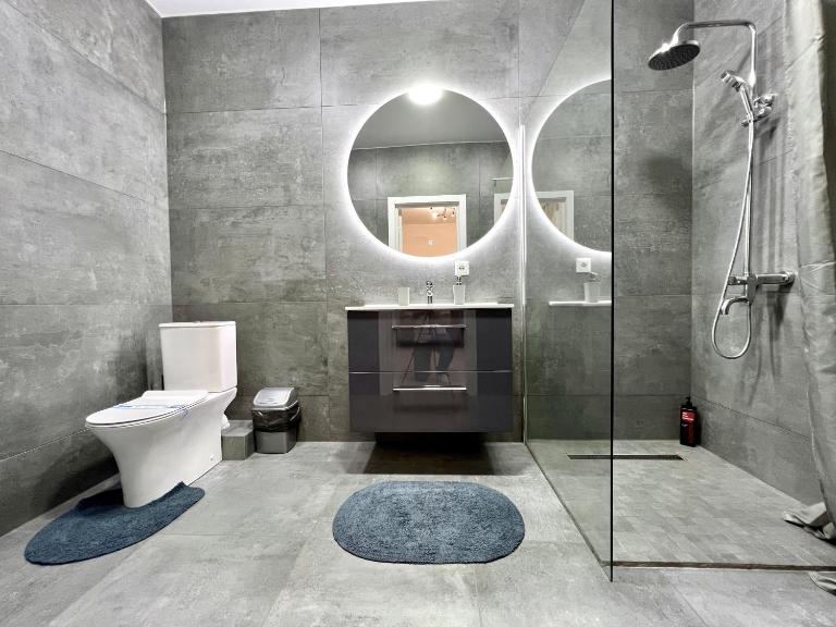ApartPoltava ЖК "Пилипа Орлика,26" BUSINESS апартаменти з неймовірною панорамою - LED дзеркало -ТРОПІЧНИЙ душ - Ferienwohnung Poltawa