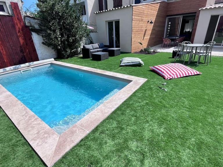 Maison climatisée, piscine, à 5 minutes des Grands Buffets - B&B Narbona