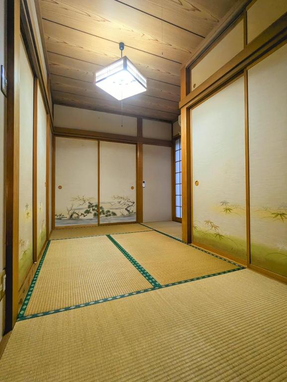 Tatami House 3minutes from Keisei Usui Station 30minutes from Narita Airport 58minutes from Asakusa 49 minutes from Oshiage 65minutes from Ginza - Bed and Breakfast Sakura