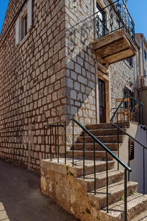 Old Charming House - B&B Lastovo