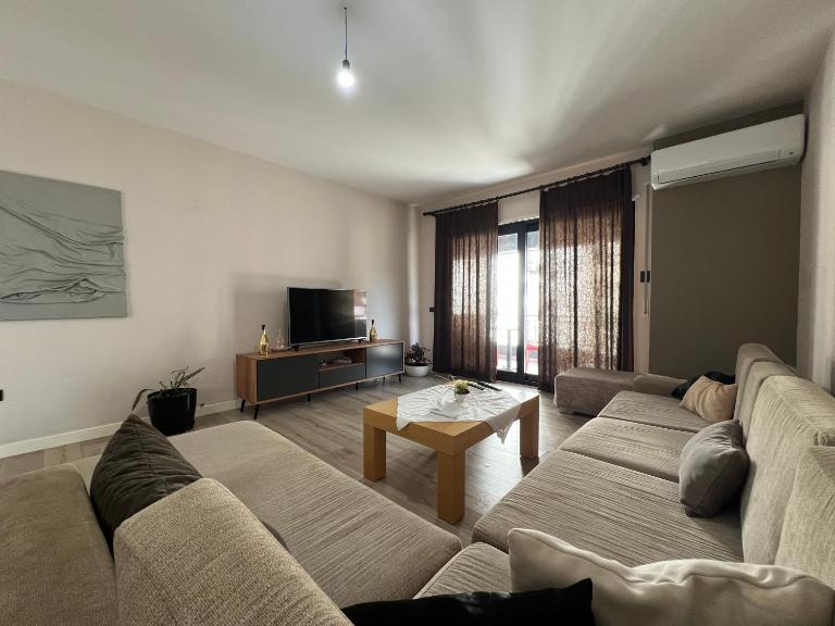 B2 Apartment - B&B Tirana