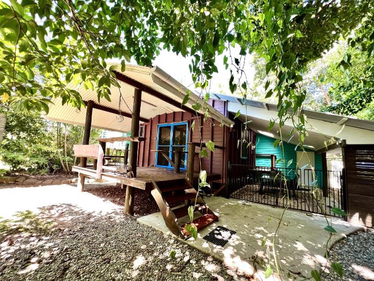 Tropical Cabin Retreat - Bed and Breakfast Mission Beach