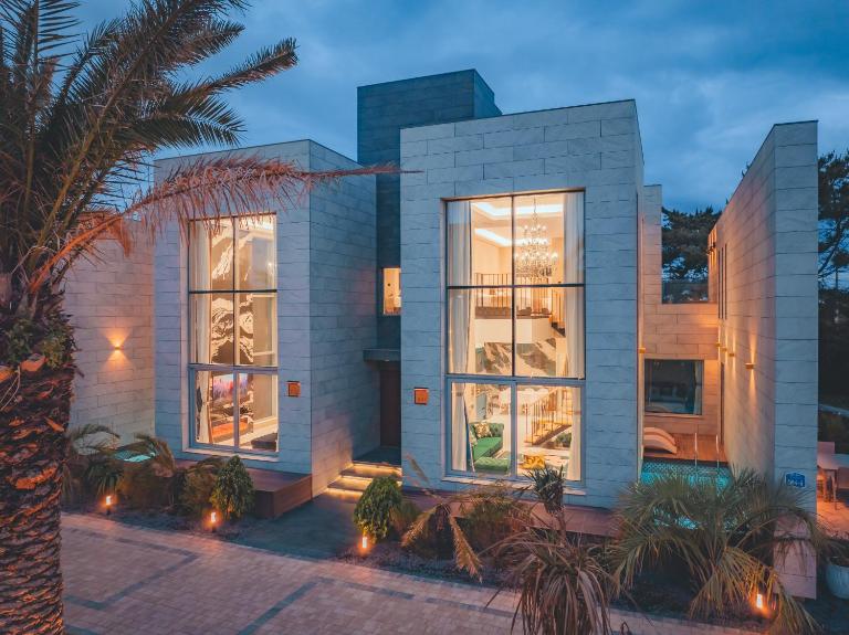 Eudaimonia Poolvilla Jeju 에다모니아 함덕풀빌라 - B&B Jeju City