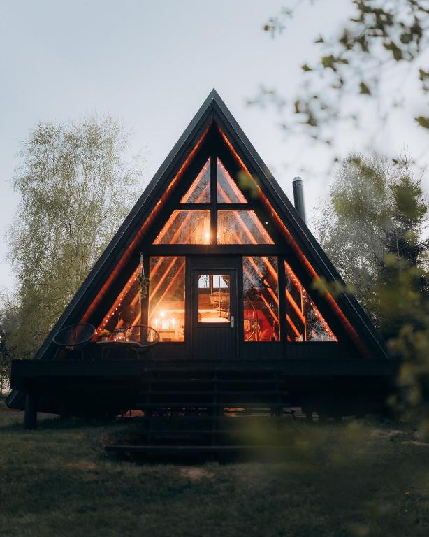 Two Black Cabins - Bed and Breakfast Pabaži
