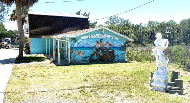 Neptune's Grotto Old Florida Adventure Retreat - Bed and Breakfast Spring Hill