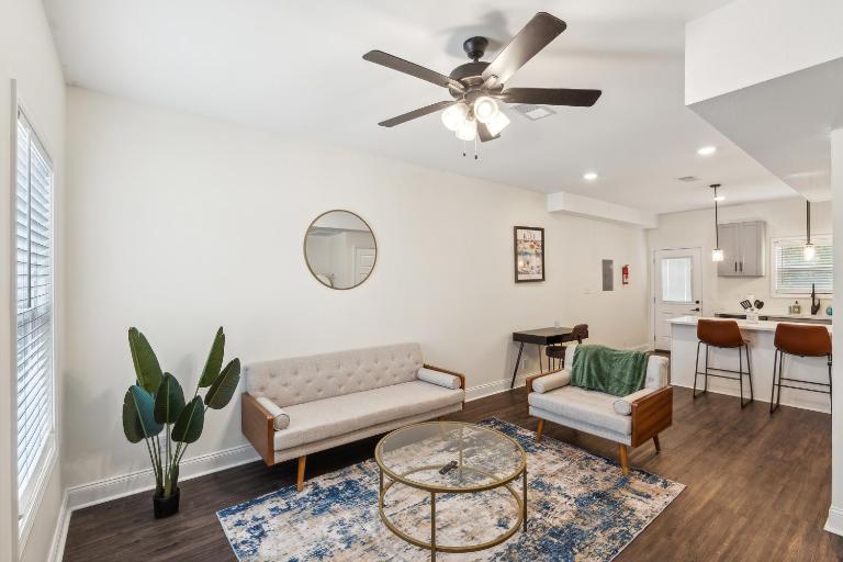 Alto D8 I Modern New Construction 2Bd Apartment - B&B Clarksville