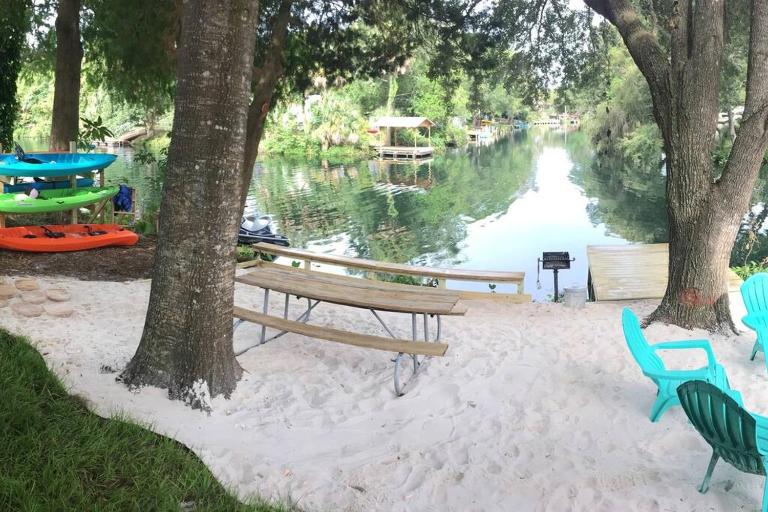 The Chuby Mermaid - Weeki Wachee River Access Waterfront with Paddlecraft - Bed and Breakfast Spring Hill