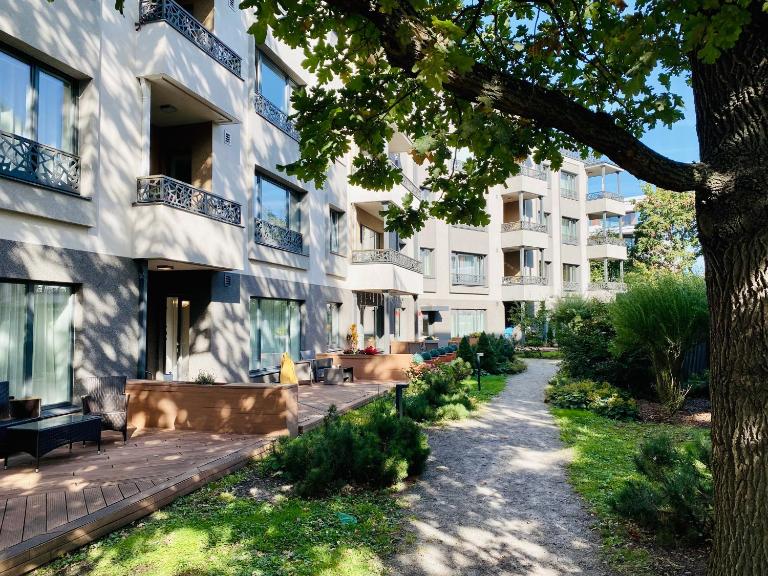 Prime Haven Near Sea & Park, Free Parking, Terrace - Chambres d'hôtes Tallinn
