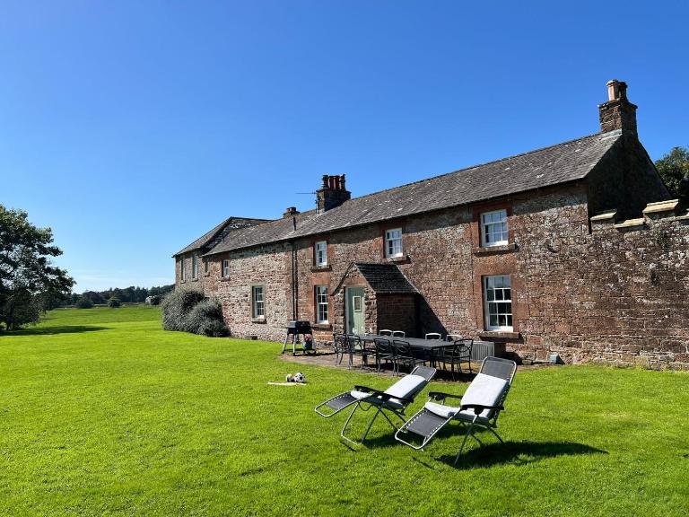 Kirk House Longtown, ideal for groups or families holidaying together - B&B Longtown
