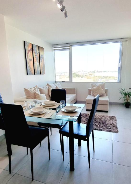 Dpto cerca de Aeropuerto con piscina y zona de trabajo - Bed and Breakfast Guayaquil