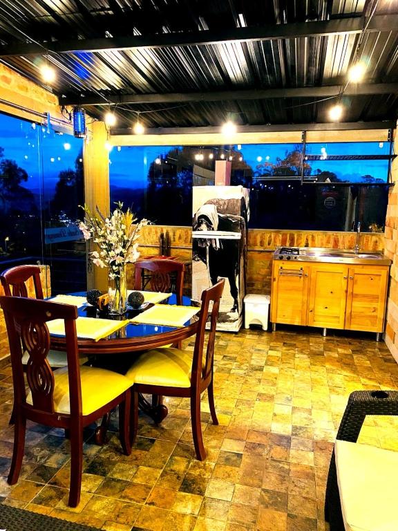Romántica Cabaña con vista a la ciudad, 10 min del Centro - Chambres d'hôtes Chiquinquirá