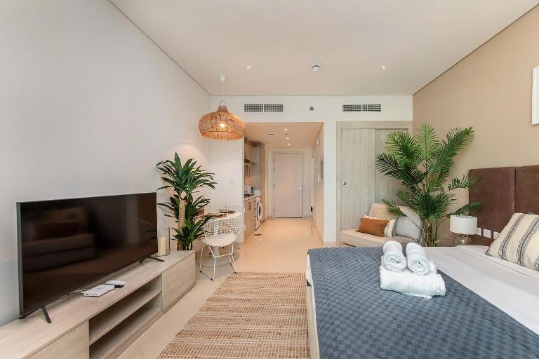 Modern and Cozy Studio at Seven Palm Prime Location - Ferienwohnung Dubai