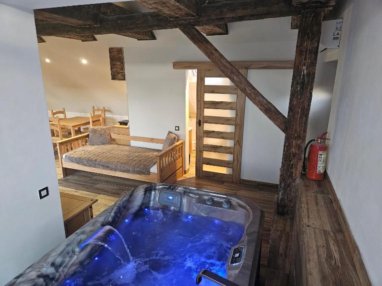 Vířivka a sauna na pokoji,nebo na vlastní terase - Farma u Příbrami - B&B Příbram