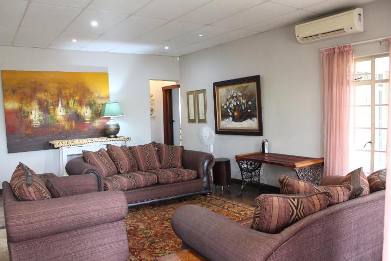 Tucked-Away 1&2 Bedroom Houses - Bed and Breakfast Mbombela