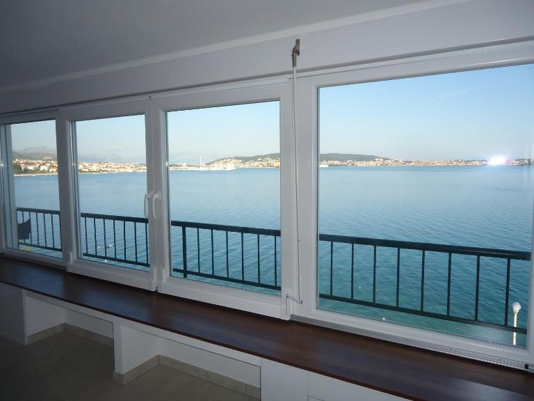 First Row to The Sea - Ideal for Families - Sea at Your Doorstep - House Sisko - Ferienwohnung Trogir