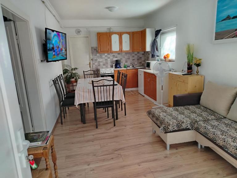 BB HÄZ Apartman - B&B Balatonboglár