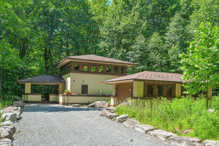 The Frank Lloyd Wright Home @ Deep Creek, MD - B&B Bittinger