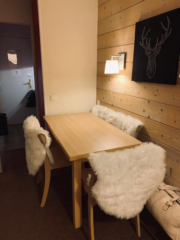 APPARTEMENT charme SPA & PARKING COUVERT Au pied des pistes Plagne 1800 - B&B La Plagne Tarentaise