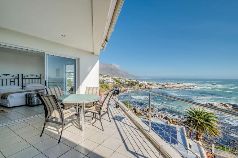 Camps Bay Terrace Penthouse - B&B Cape Town