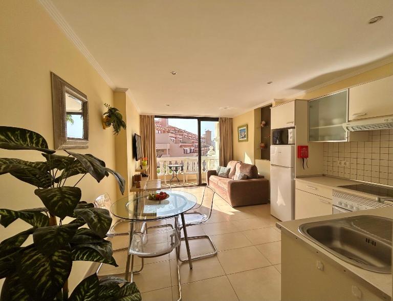 Superb Studio in Castle Harbour C011 - B&B Los Cristianos