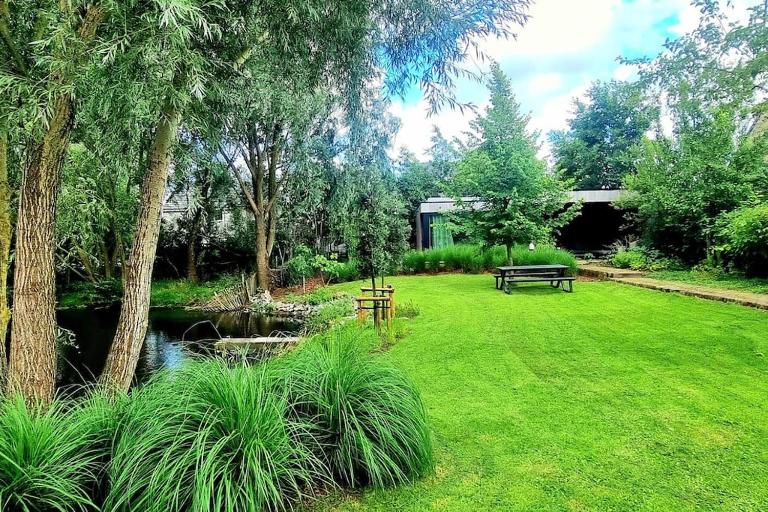 Garden room in green surroundings, sleeps 2 - Bed and Breakfast Roeselare
