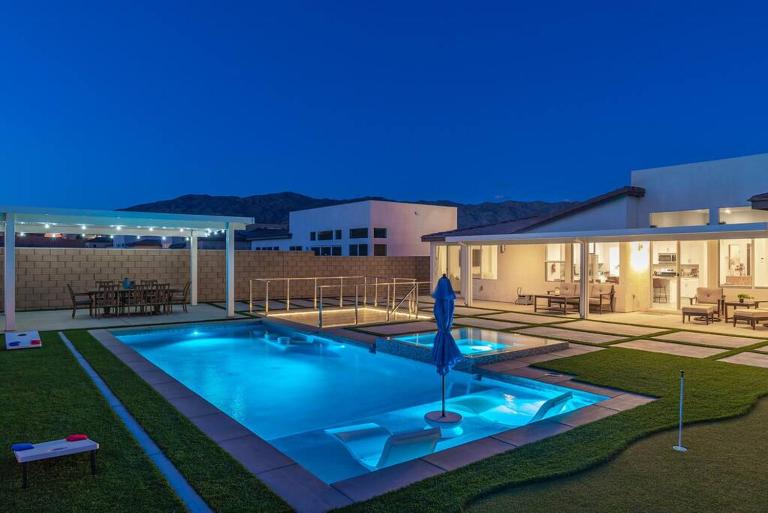 Chilled Salt Pool Luxury Firepit Mini Golfing - Ferienwohnung Desert Hot Springs