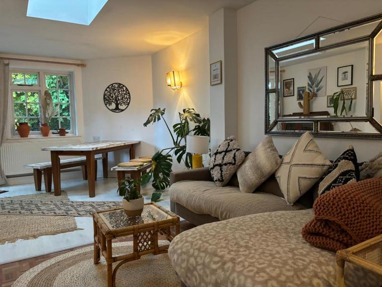 Picturesque Cottage in Oving- cosy pub & beaches - Chambres d'hôtes Oving