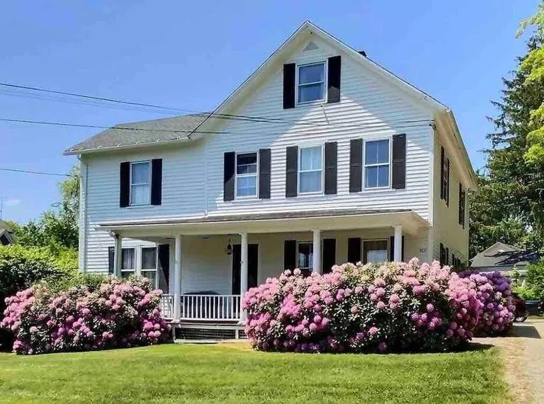Historic Colonial Pool Walk to Town - Bed and Breakfast Litchfield