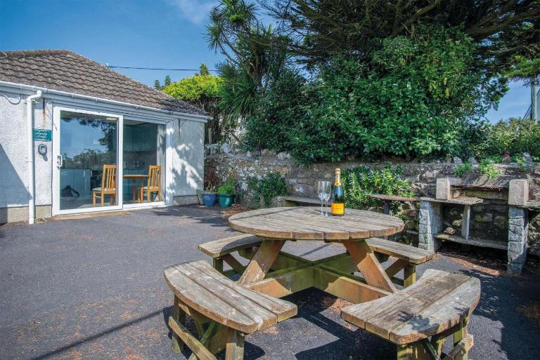 Lundy Lodge – 1 Bedroom Annex – Rhossili - B&B Rhossili