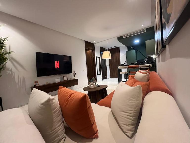 Luxury Residence So Stylish & Bright Appartement Hotel Au Coeur de Casablanca prés de Carrefour et 3 Min de La Gare Ferroviere Oasis - Ferienwohnung Casablanca