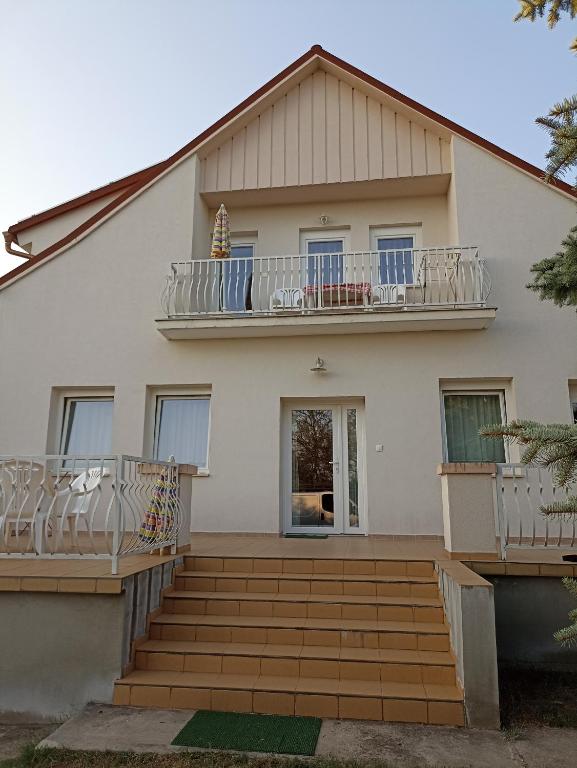 Bor Apartmanház - B&B Gyenesdiás