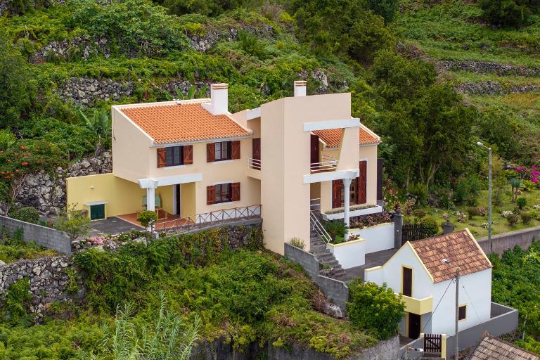 Casa Amarela da Fajã da Areia by An Island Apart - B&B São Vicente