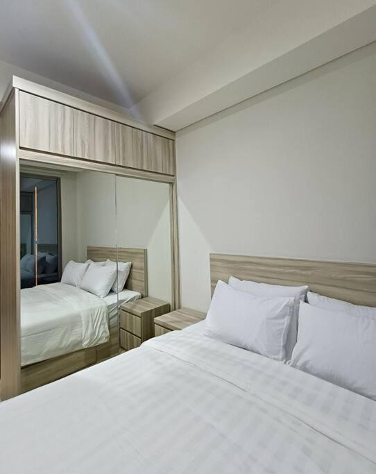 Gold Coast USA Room Studio netflix - B&B Jakarta