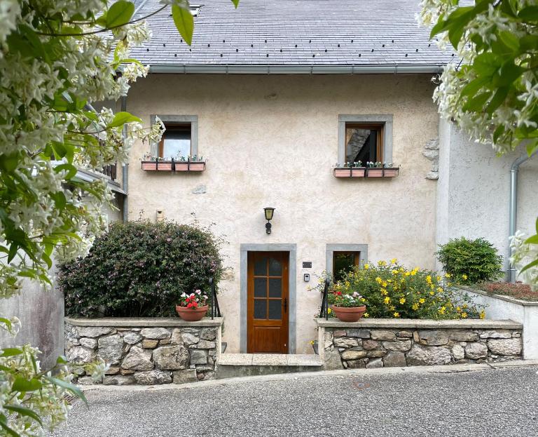 Gite, Close To Hautecombe Abbey, Lac du Bourget - B&B Grumeau