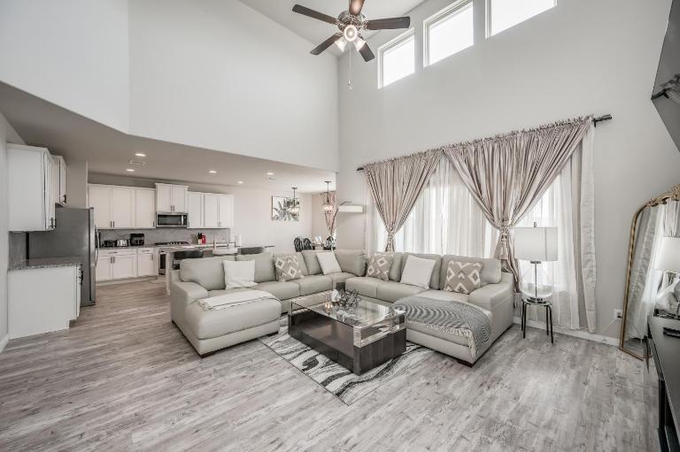 M&J Luxury Home - B&B Katy