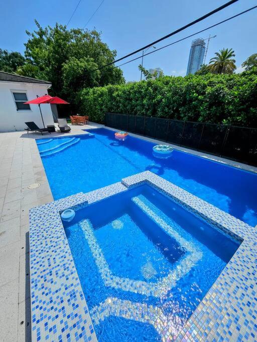 Brickell Enclave Sunny Retreat with pool - B&B Miami