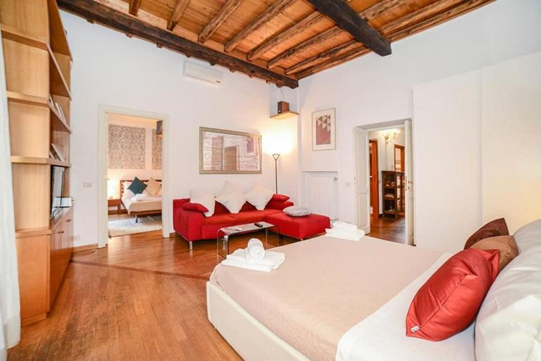 PANTHEON 2 - LARGE APARTMENT IN THE HEARTH OF ROME a - B&B Roma