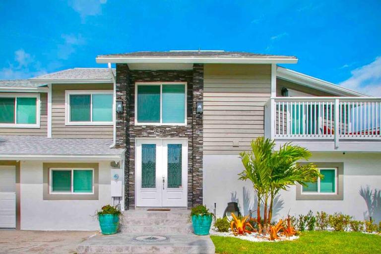 Spacious 4BR Beach House with Stunning Ocean Views - B&B Cabo Cañaveral