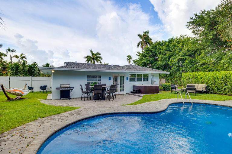 Pet-Friendly Gem w/ Pool & Yard in West Palm Beach - B&B West Palm Beach