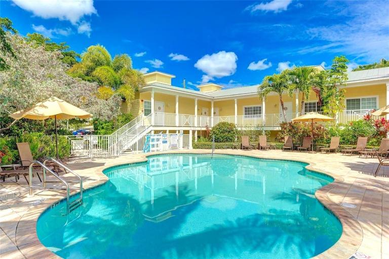 New Listing! Pool Jacuzzi, 3-min to Beach Bars & Entertainment! - B&B Siesta Key