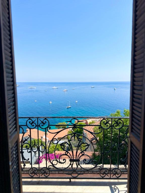 Appartements de Luxe Bord de Mer avec vue mer, terrasse et parking - B&B Rocabruna