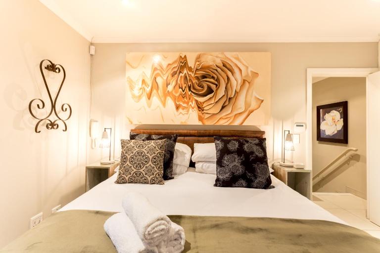 Avemore Mareba Court No 9 - full backup power - B&B Stellenbosch