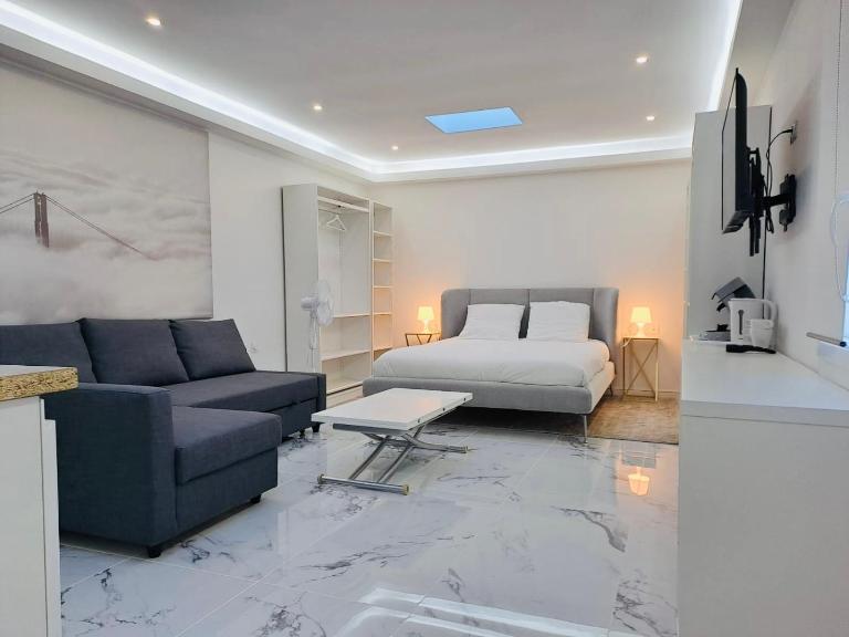 Studio spacieux Métro 14 Paris - B&B Orly