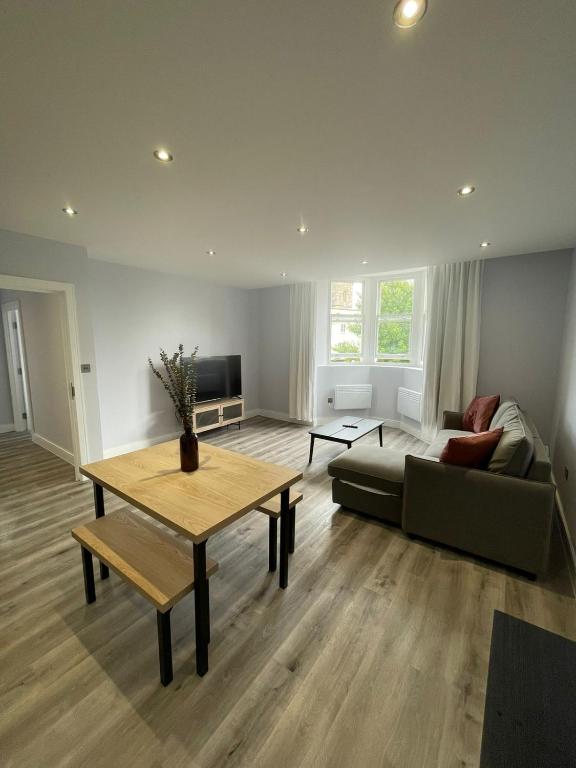 Square Flat - En-Suites - Luxury - 6 Guests - B&B Abingdon