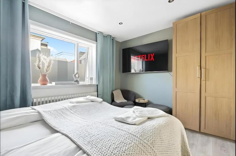 Reykjavík Center, King bed, 65" TV with Netflix - B&B Reykjavík